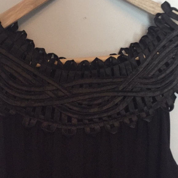 Beautiful black top - Picture 2 of 2